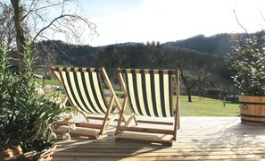 Chalet am Birnbaum, ganzes Haus, 140 qm für 2-6 Personen, 2 Schlafzimmer, 2 Bäder, Sauna-Terrasse mit Aussicht