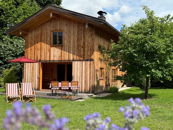Chalet am Quittenbaum, ganzes Haus, 140 qm für 2-6 Personen, 2 Schlafzimmer, 2 Bäder, Sauna-Juni 2025