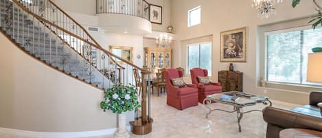 Living Room/staircase to upstairs bedrooms