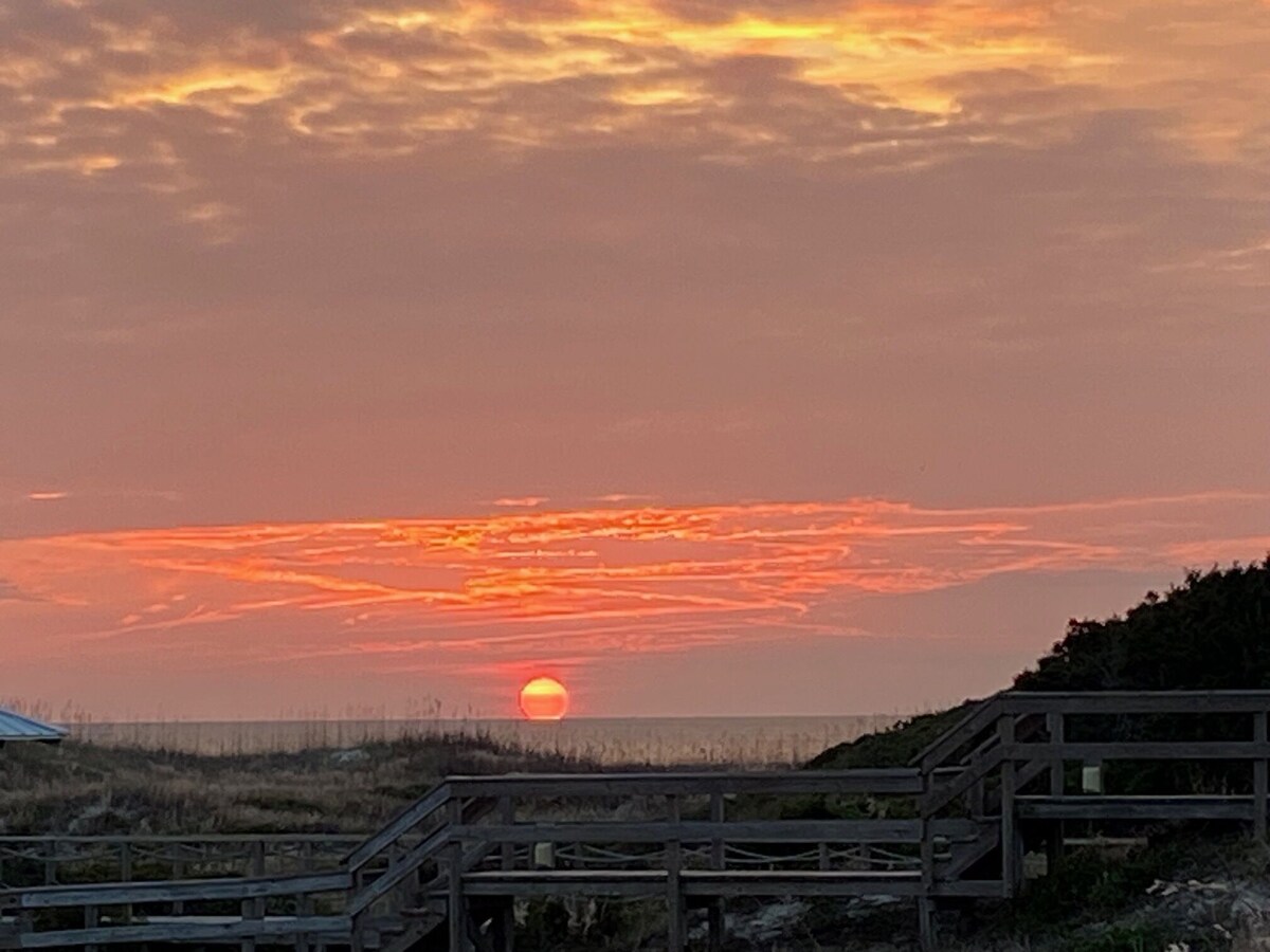 Oceanfront – The Ocean Club – Sand, Sun & Family Fun – Indian Beach/Emerald Isle