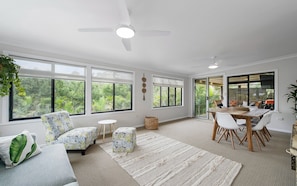 Harrys at Shelly Beach - coastal home with pool