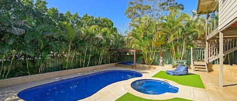 Harrys at Shelly Beach - coastal home with pool