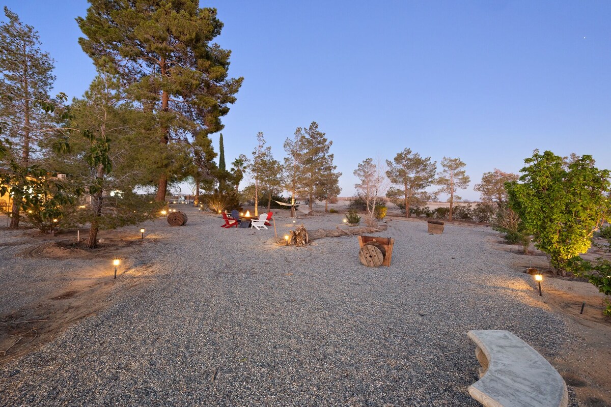 Mystic Views – Pool, Hot Tub, Game Room, Fire Pit and Desert Views!
