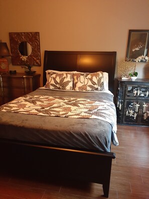 Queen Bed & Night Stands