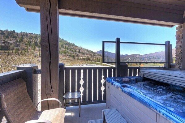 Private Hot tub bliss