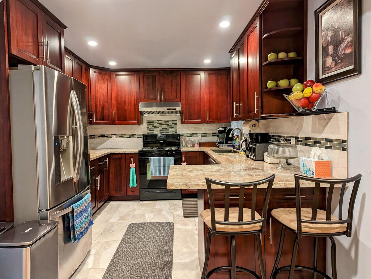 Entire Private 2nd Floor – 6 family members enjoying home! Free 1 car parking