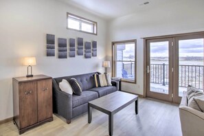 Living Room | 2nd Floor | Smart TV | Ceiling Fan | 2 Queen Sleeper Sofas