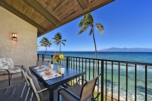 Seating for six on the lanai (balcony).