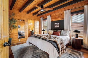 King-size bed with Plush bedding + Ensuite bathroom! (Upstairs bedroom)