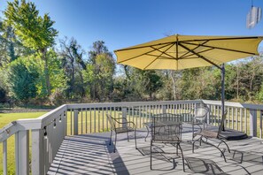 Deck | Fenced-in Private Yard (Fence Under Repair)