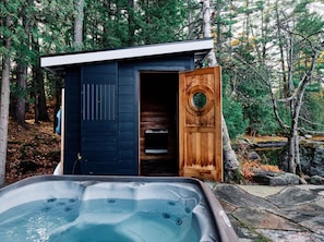 Outdoor spa tub