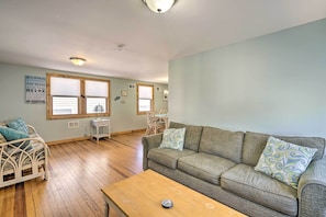 Living Area | 2 Sleeper Sofas | Smart TV