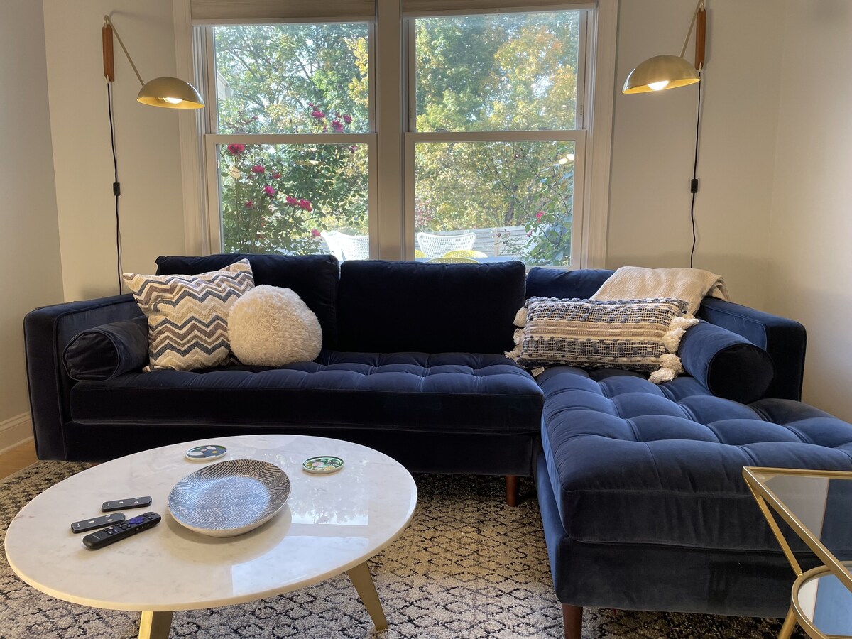 Charlottesville’s Charming Retreat: Stunning Vacation Home
