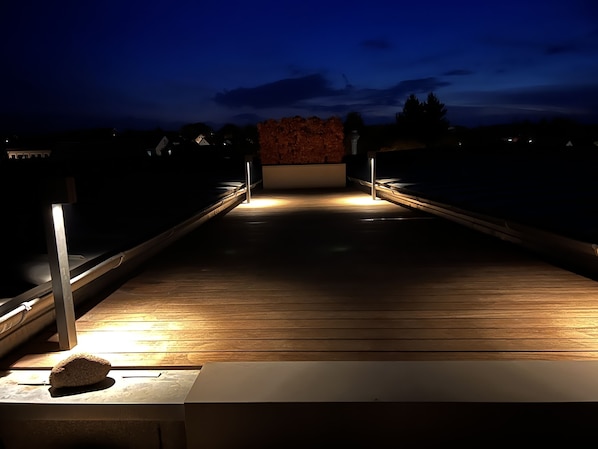 Dachterrasse am Abend
