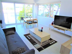 Living room and dining area faces the Sydney Harbour,