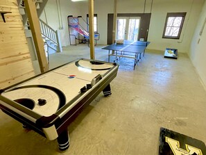 Basement Game Room! Ping Pong, Air Hockey, basketball, cornhole and more