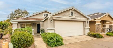 Welcome to Gordon Way Vacay! Front of the house. Little to no traffic in front and no neighbors behind the backyard.