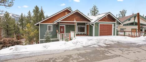 Snow covered Big Bear Cool Cabins, Triple B Lodge