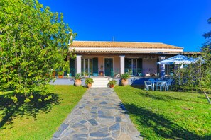 Property facade %26amp%3B garden