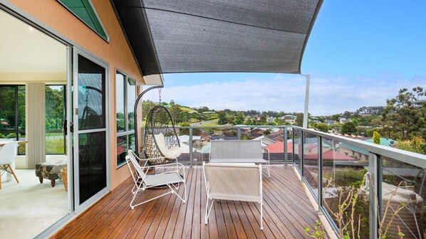 Amazing beach only a few minutes walk away, Easy access to an amazing surf beach for surfing