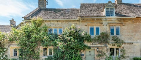 Greenview Cottage - StayCotswold