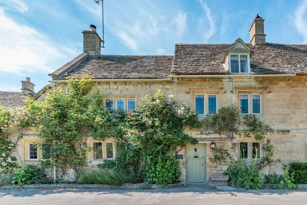 Greenview Cottage - StayCotswold