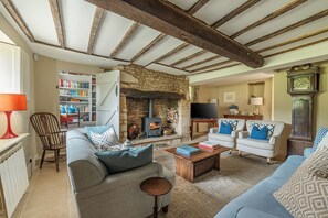 Greenview Cottage Living Room - StayCotswold