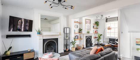 Living room: Smart tv, Sonos speaker, Eames chair.