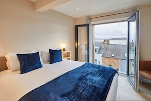 Watch House, Scarborough - Host & Stay
