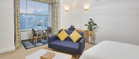 Thamesview, Staines-Upon-Thames - Host & Stay