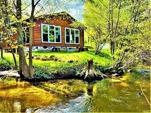 Gorgeous, Recently Updated, 3 Bd Creekside Cottage