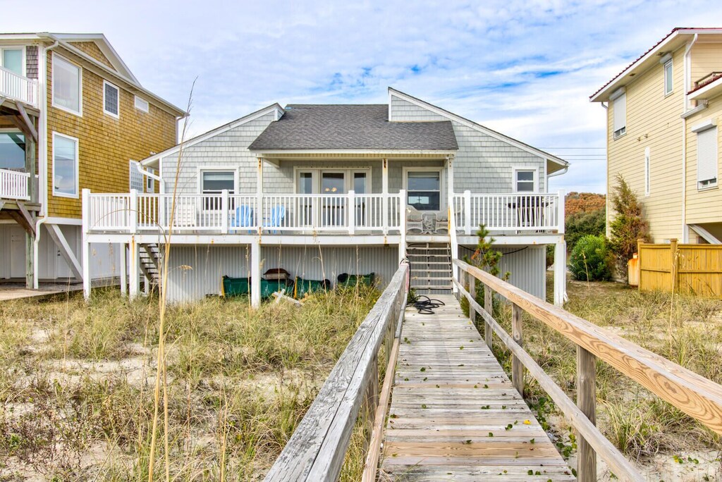 SF1013 Little Kahuna Oceanfront, Pet Friendly Home with Private Beach