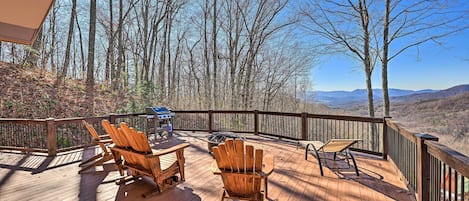 Franklin Vacation Rental | 3BR | 2BA | 2,400 Sq Ft | Stairs Required to Access