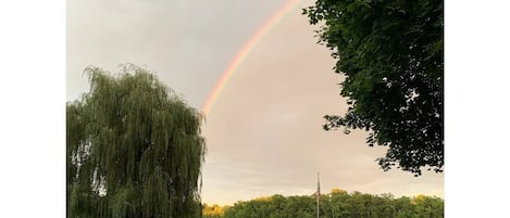 Welcome to Weeping Willow Hideaway. A Gateway to the Hudson Valley & Catskills.