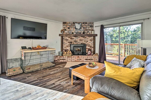 Tuolumne Vacation Rental | 3BR | 2BA | 1,400 Sq Ft | 2 Stairs Required to Enter