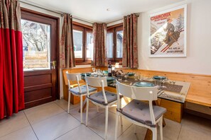 Dining area comfortably sits 6 people