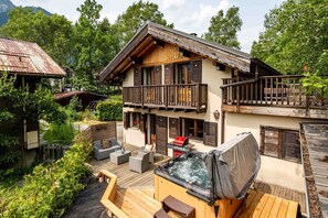 Chalet le Tremplin with hottub