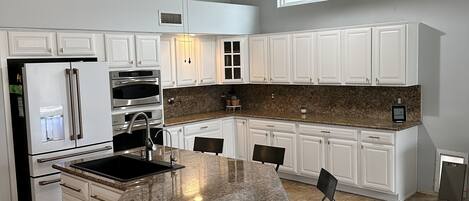 Kitchen/Island 