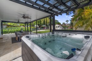 Outdoor spa tub