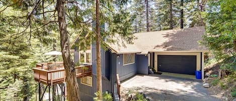 Twin Peaks Vacation Rental | 3BR | 2BA | Stairs Required | 1,200 Sq Ft