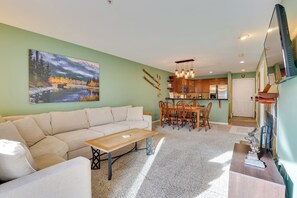 Living Room | Smart TV