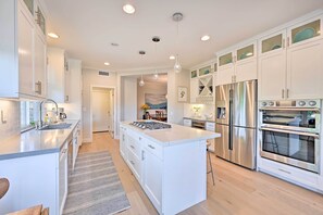 Kitchen | Main Floor