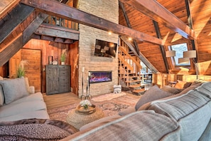 Living Room | Electric Fireplace | Smart TV | Pack 'n Play