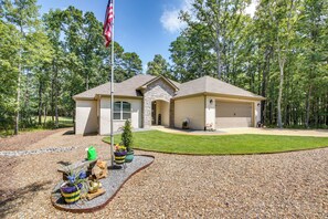 Home Exterior | Single-Story Home | Community Pools w/ Fee