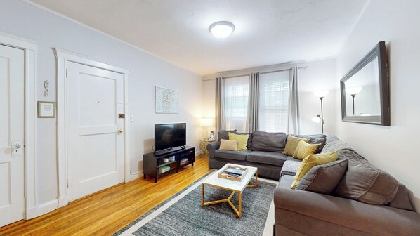 Living Room w/ Lots of Seating: great for hosting guests