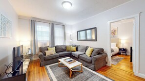 Living Room w/ Lots of Seating: great for hosting guests
