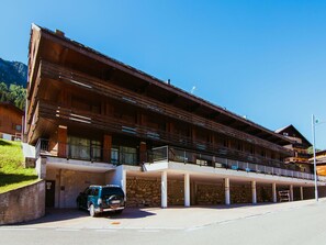 Sky, Property, Building, Wheel, Plant, Vehicle, Car, Facade, City