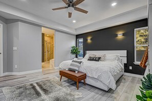 Comfortable king sized bed!