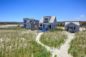 Private walkway to the beach!