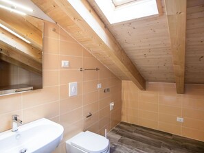 Property, Building, Sink, Plumbing Fixture, Tap, Bathroom, Bathroom Sink, Wood, Mirror, Architecture